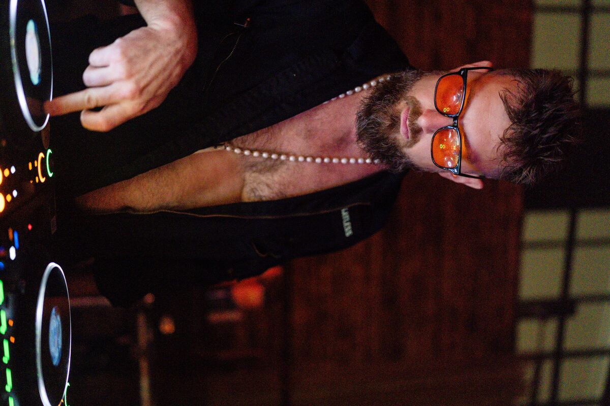 SAYLESS at the decks