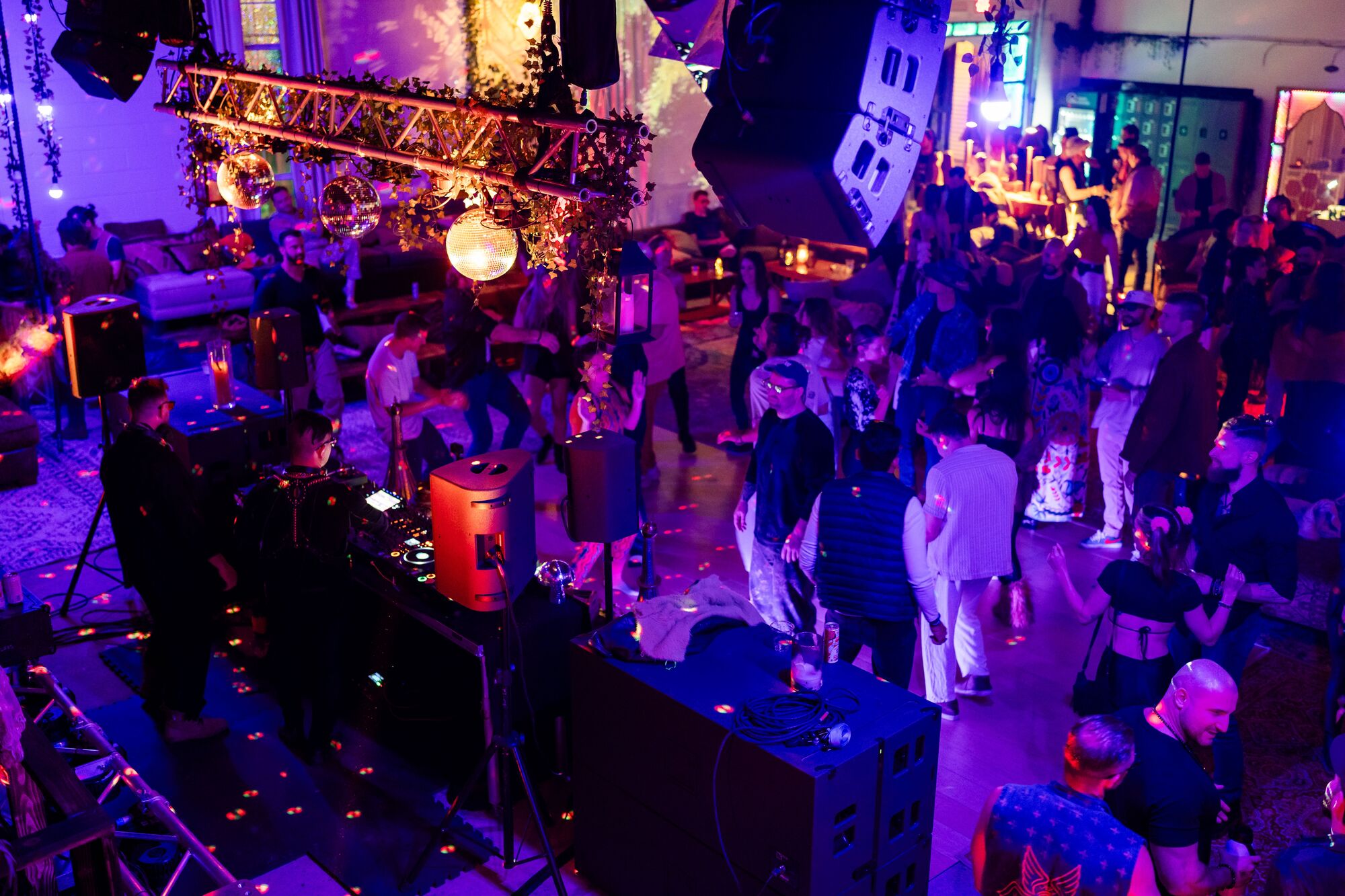 The crowd at Stardust Garage